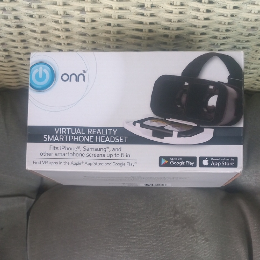 On Running Black Smartphone VR Headset Sleek Design
